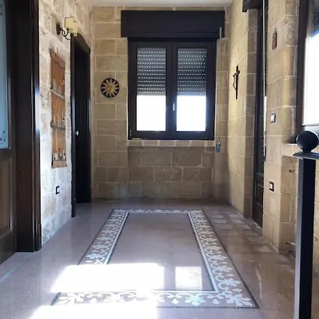 Palazzo Lussuoso 4 Stanze 4 Bagni * Racale